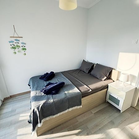 Nouri Schoene Wohnung In Direkter Strandnaehe, Schnelles Internet, Freies Parken, Nahe Flughafen Peraia  Exterior photo